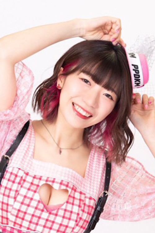 Paipai Dekami as self