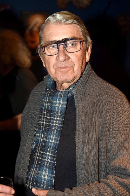 Jiří Klem as Jindřich (voice) (uncredited)