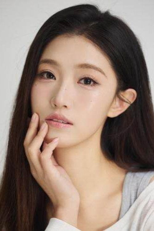 Anna Li as Qiao Huan