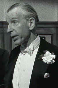 Robert Moor as Le procureur