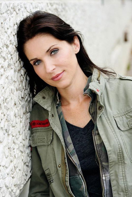 Isabelle Bouysse as Isabelle François