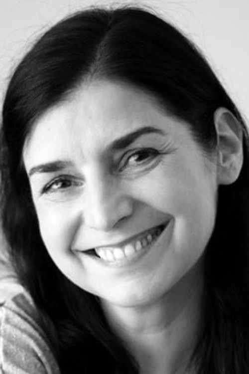 Amélie Gonin as Sylvie