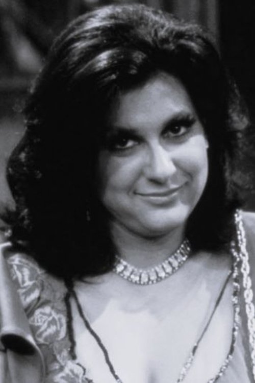 Jeannie Linero as Lola