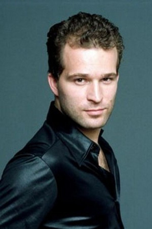 Damian Aleksander as Flipote (Pernelle asszony szolgálója)