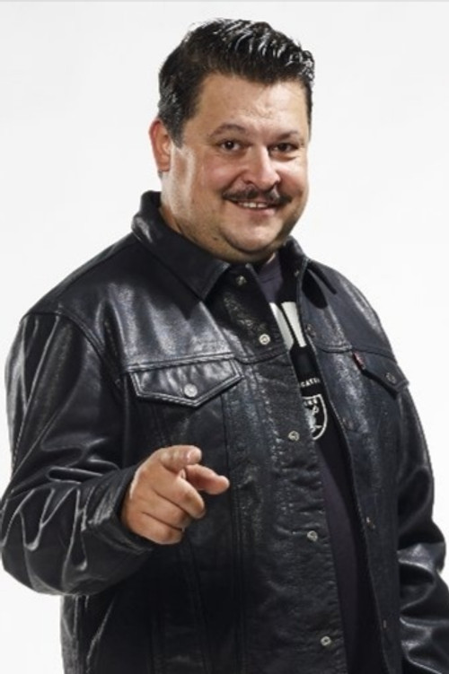 Mihai Bobonete as Paznicul gropii de gunoi