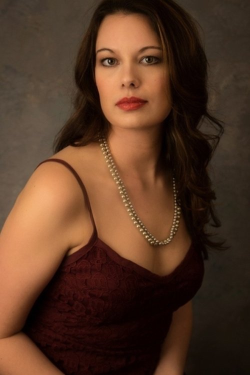 Jamie Houk as Bonnie