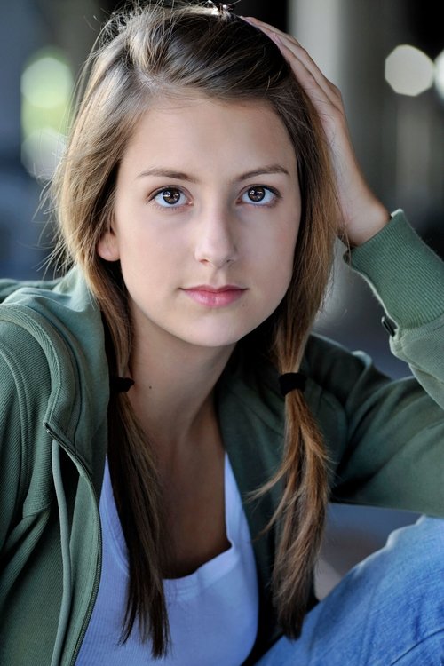 Julia Krombach as Pandora Hammond