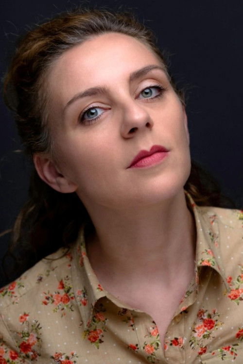 Paola Cerimele as Lisa