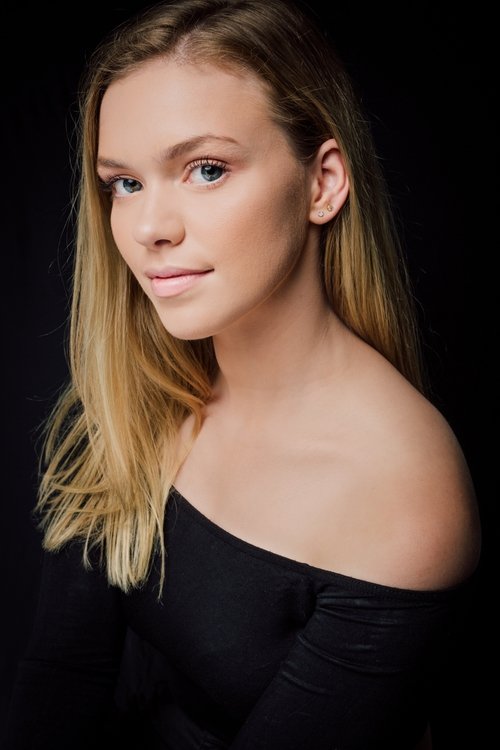 Gabi Sproule as Caitlin Fischer