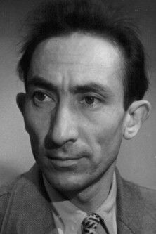 Muin Mukhitdinov as пассажир с ковром