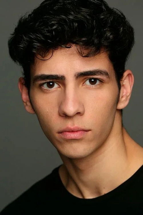 Quique González as Omar Reyes