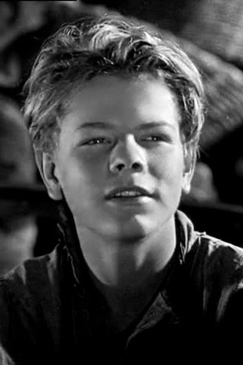 Aleksei Lyarsky as Aleksei Peshkov (later, Maxim Gorky)