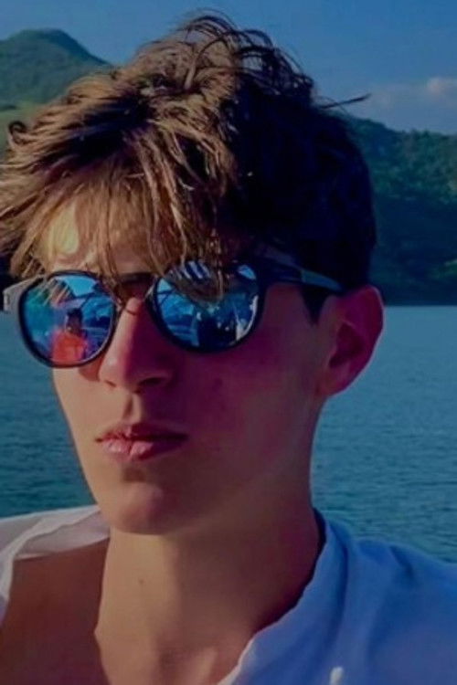 Bernardo Mayer as Mayer