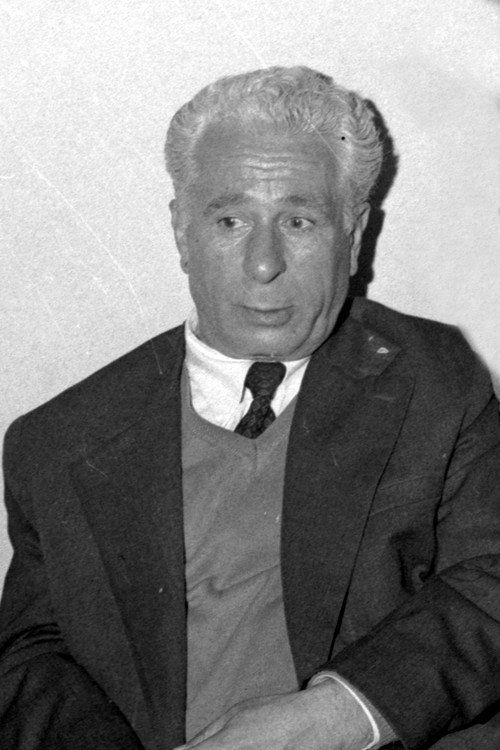 Pandi Raidhi as Kamerieri