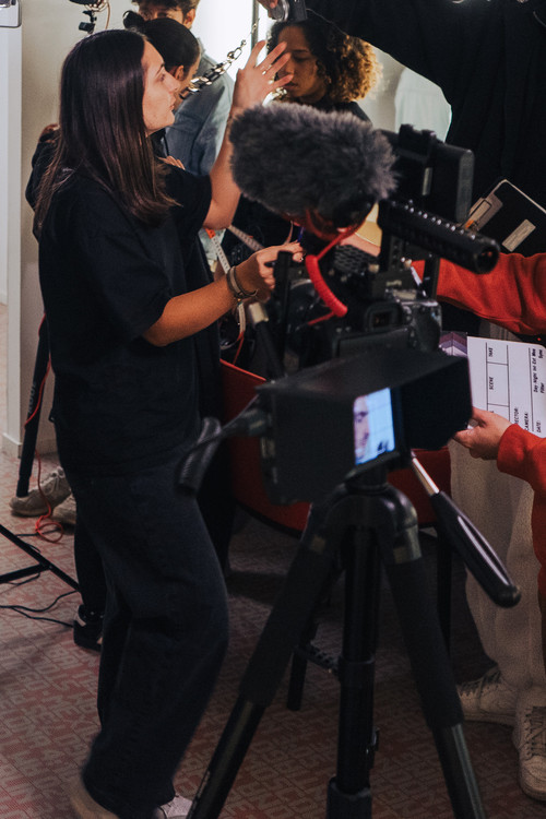 Camille Charmasson as Femme d'Arpel (voix)