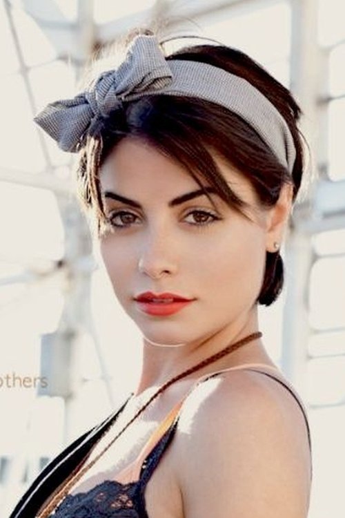 Sapphire Elia as Amber