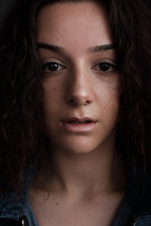 Dilayda Günes as Dilem