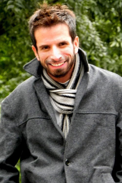 Jorge Maddox as León