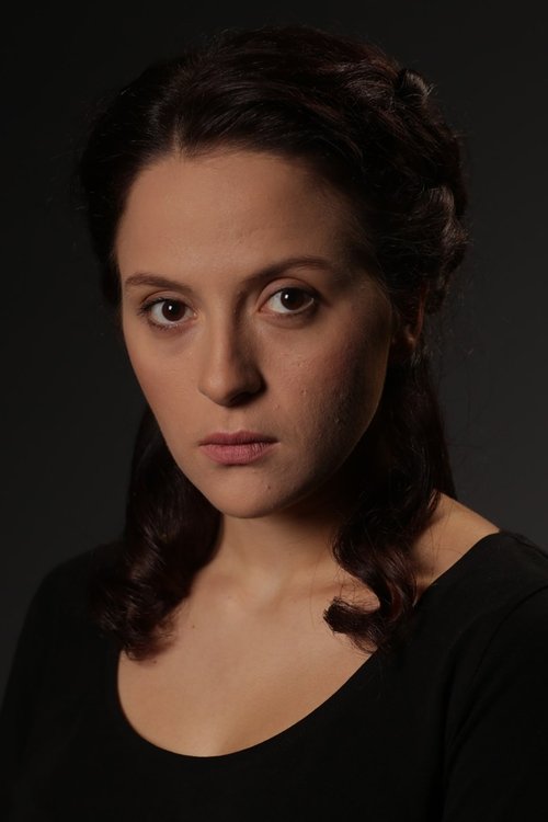 Martina Demopoulou as Δάφνη