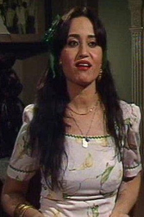 Hala Al Najjar as لوزة