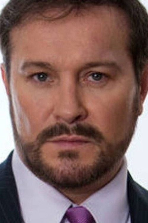 Arturo Peniche as Gustavo