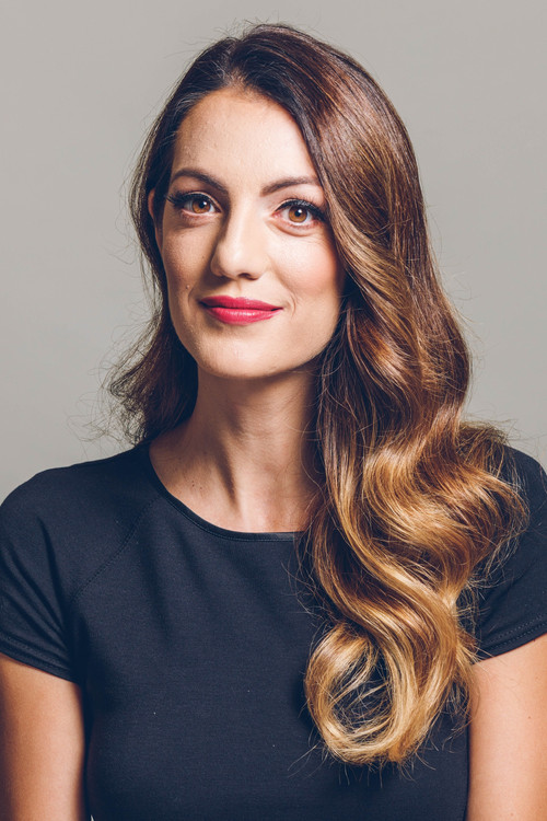 Susana Ballesteros as Doña Sara