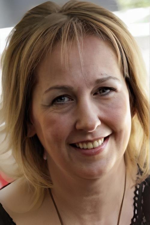 Yasemen Büyükağaoğlu as Ayşe Teyze