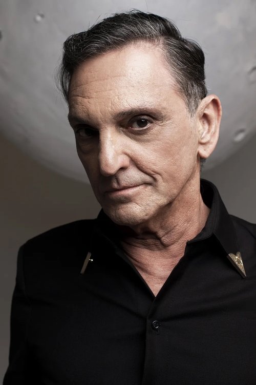 Paulo Miklos as Etecétera