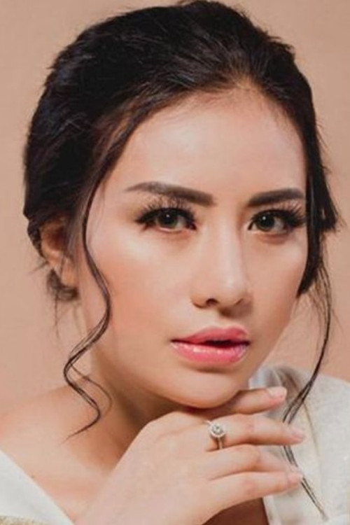 Shinta Bachir as Jeng Dolly