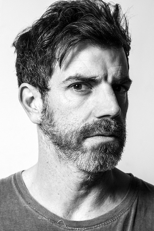 Mariano González as César