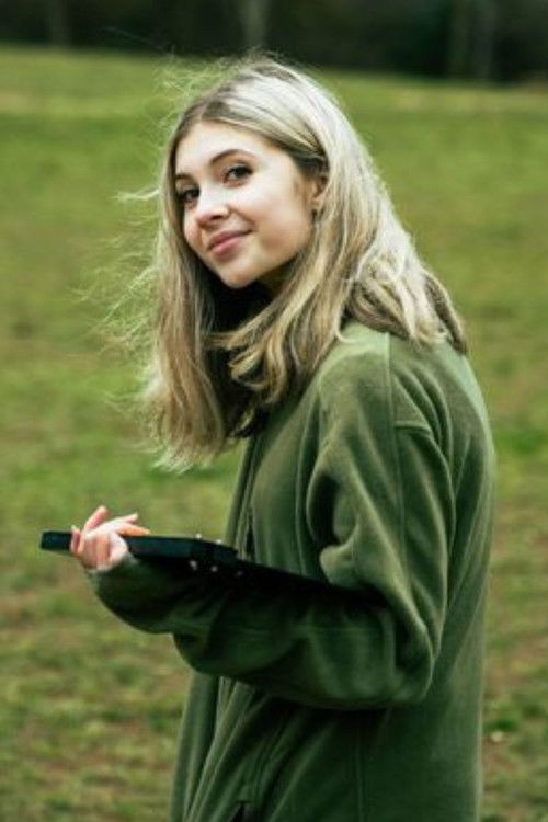 Zoé Lançon as Teen 2