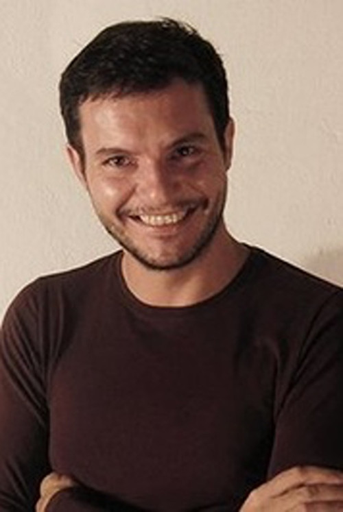 Cedric Sester as Hombre Playa