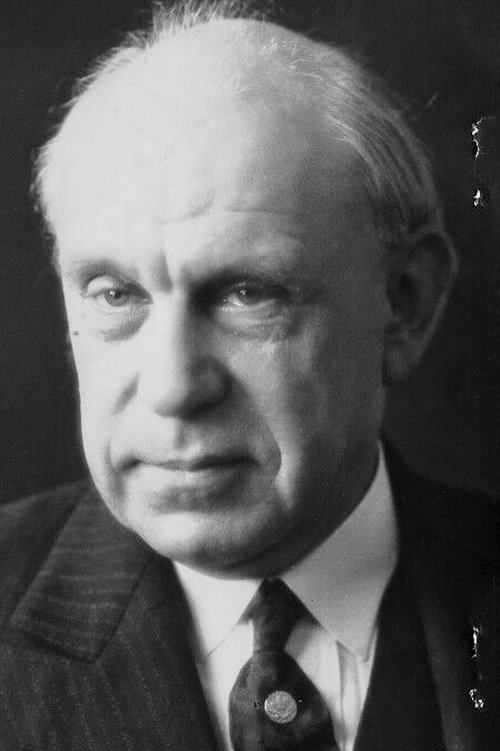 Charles Vissières as Le concierge du théatre (uncredited)