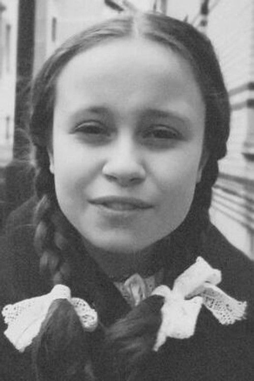 Julie Driesen as Fée