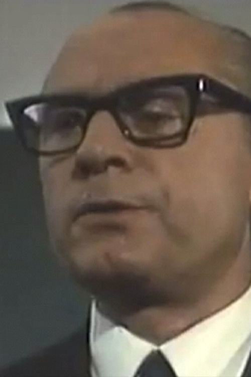 Ángel Terrón as Director del banco