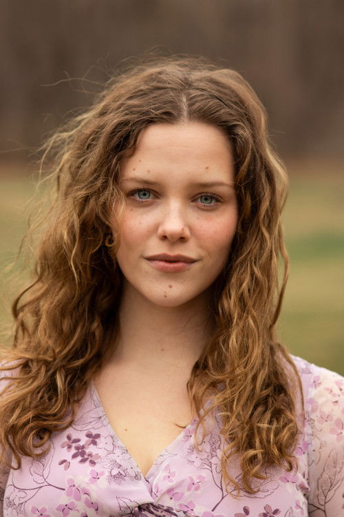 Honora Bohannon as Avery