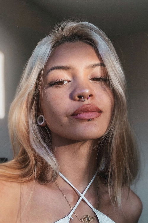 Audrey Terperau as Laura