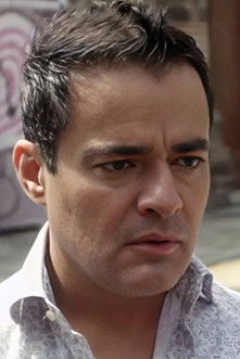 Luis Barceló as Adrián