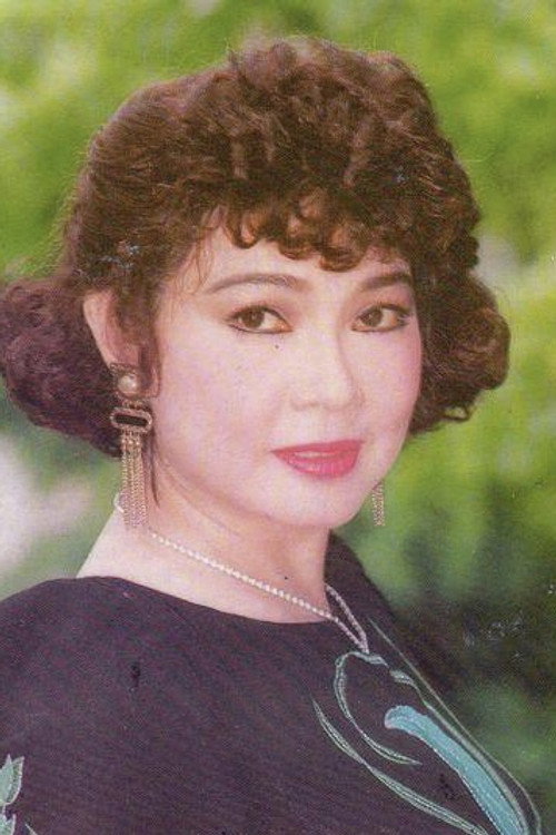 Tô Kim Hồng as Lady Prefect