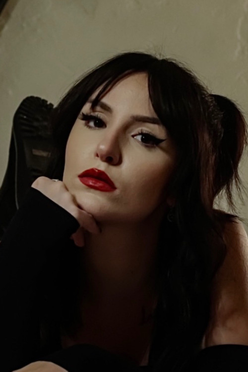 Krystiana Saulsbery as Girl 1