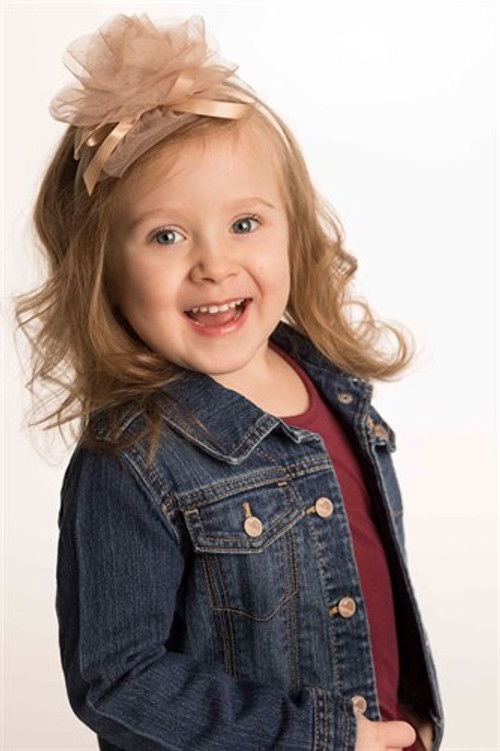 Sophia Battinus as Young Dez