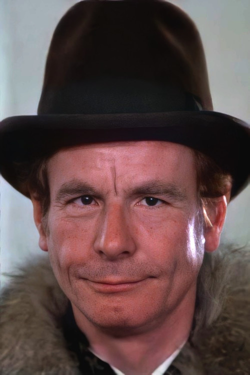 Aldo Valletti as Carucci