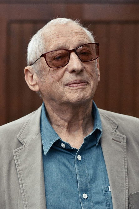 Serge Korber as Maurice