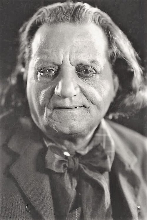 Cesare Gravina as Zwerkow a Junkman (uncredited)