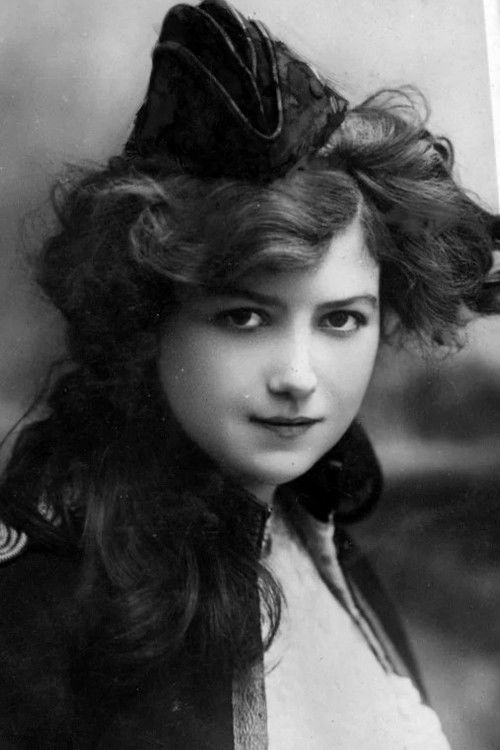 Ethel Oliver as Sal Lee