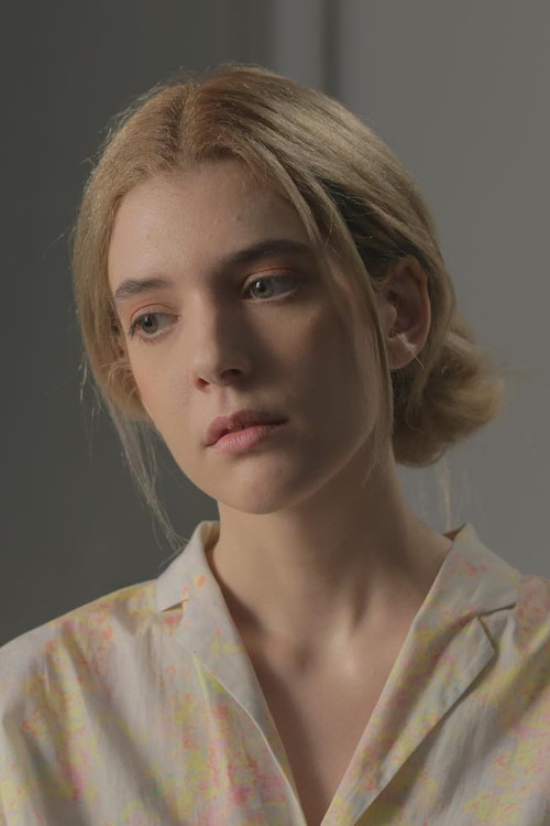 Haydée Lysander as Erika