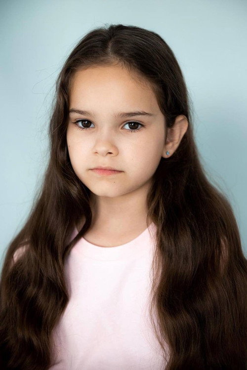 София Аль-Хальфи as Горина