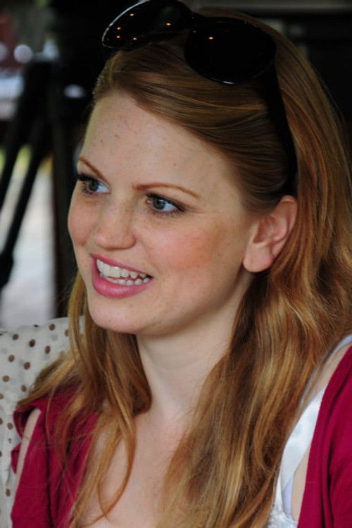 Lucy Chalkley as Samantha