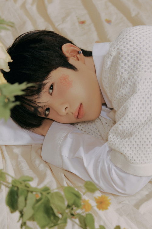 Hyui as Self - Contestant