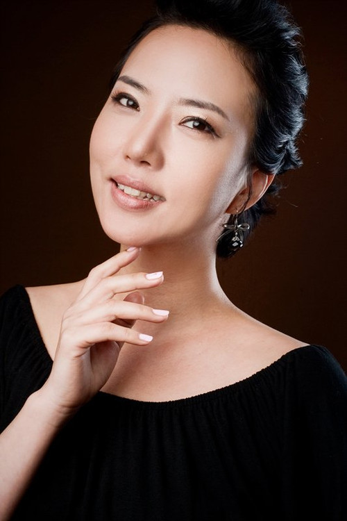 Hong Joo-hee as 